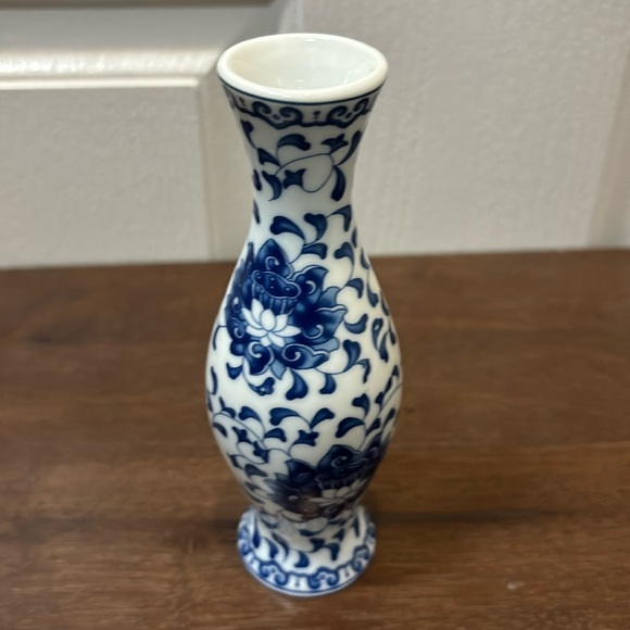 3 Japanese Blue & White Porcelain Bud Vases, Small Vases. - Picture 5 of 12